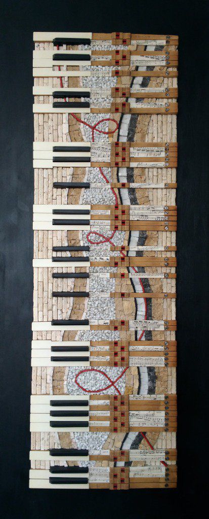 Petits cailloux musiciens (Juin 2015) 
Mosaïque réalisée avec les touches d'un piano anglais du 19ème siècle