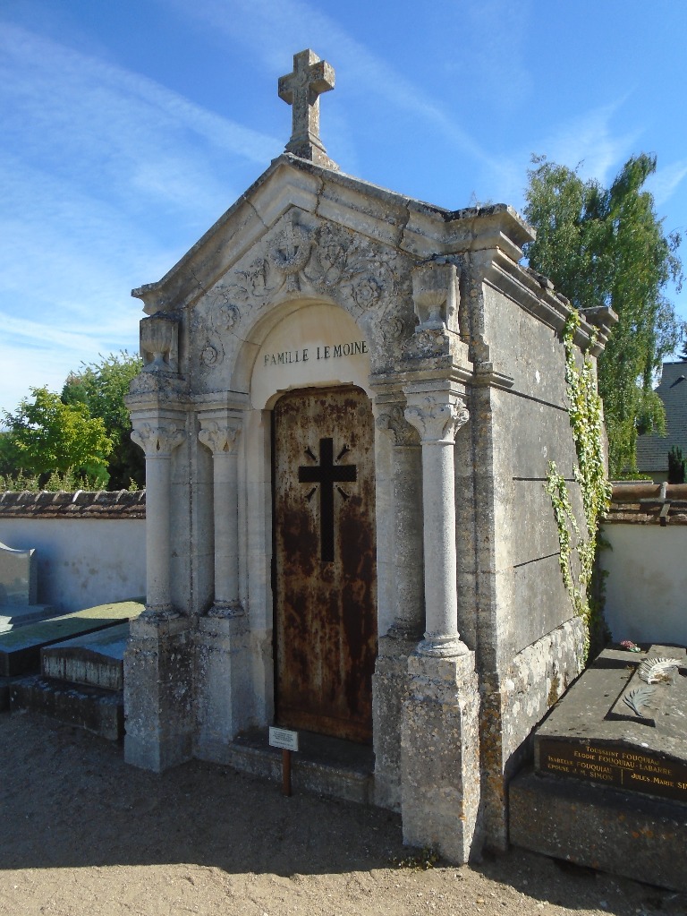 Chapelle funéraire avant restauration